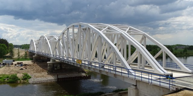 Budowa mostu przez rzekę Pilicę w ramach prac modernizacyjnych linii kolejowej nr 8 odcinek Warka – Radom