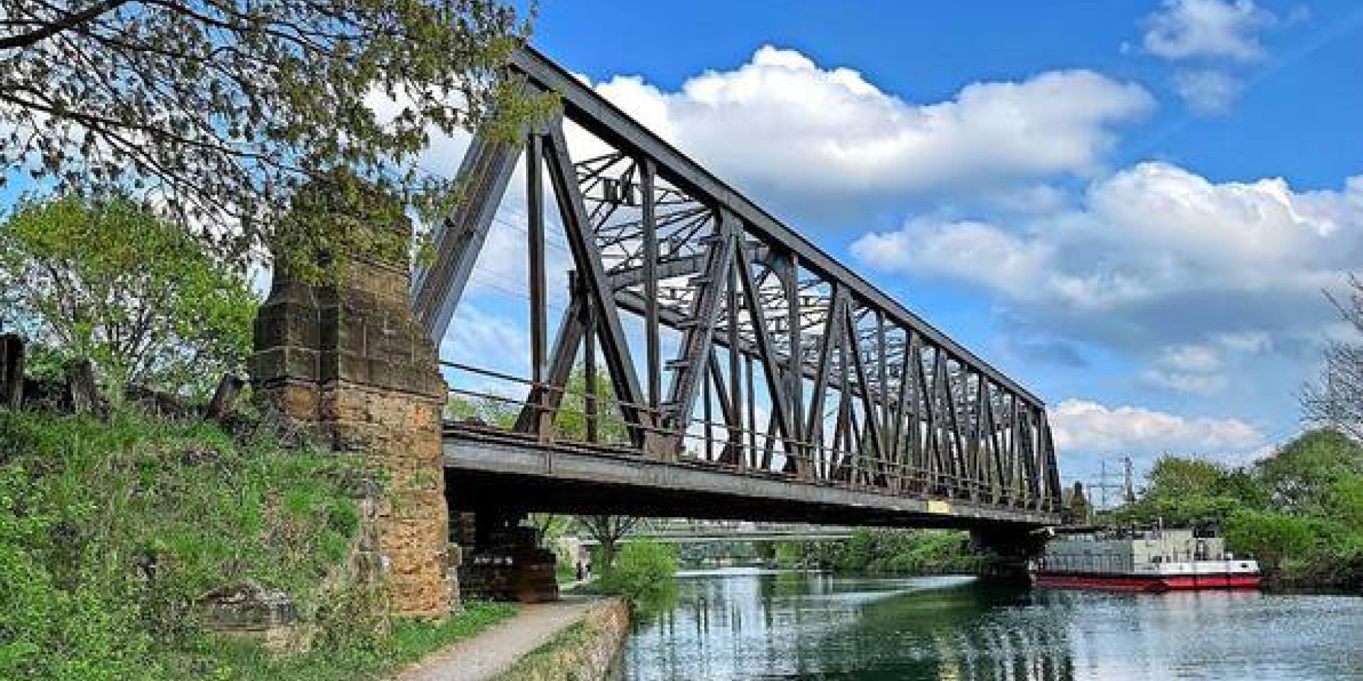 Reconstruction of the road bridge over the Ibbenbüren Canal, Germany