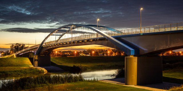 Construction of a new footbridge to the island of Bolko in Opole together with bicycle path